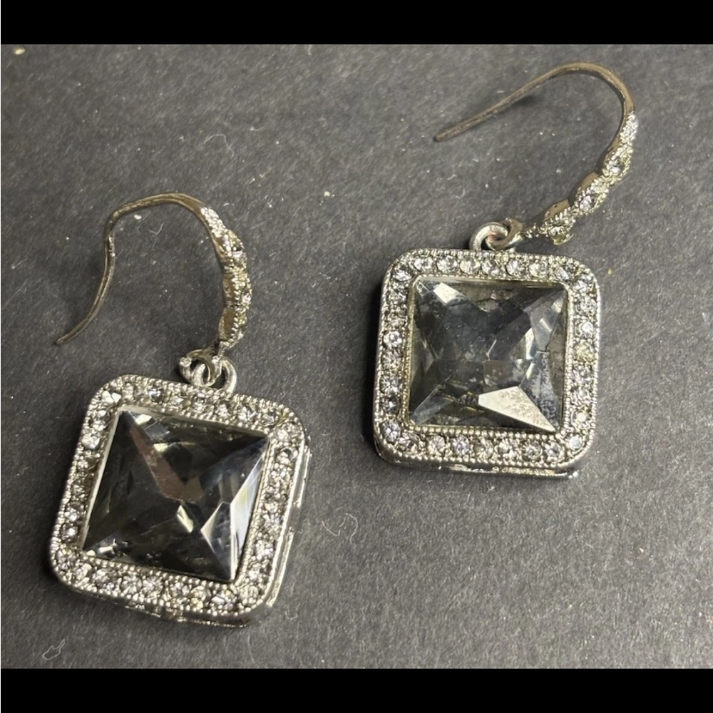 Elegant Silver Square Earrings - Picture 4 of 8